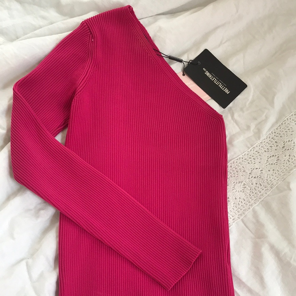 Pretty Little Thing one sleeve top